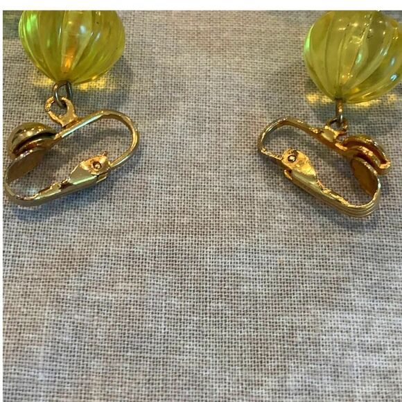 Lovely Lucite Licorice Yellow earrings, clip on, Vintage - Picture 2 of 2